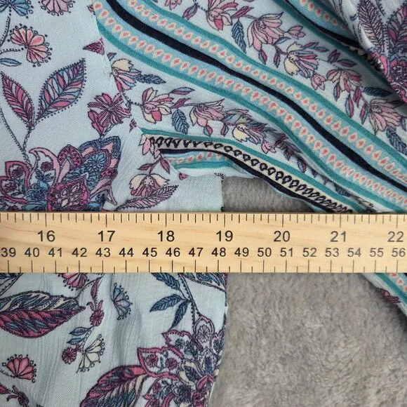 J. Jill Petite S Floral Tunic blouse with V-neck, long sleeves, and tie detail - Picture 5 of 6